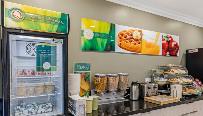 Amenitites - Quality Inn & Suites Maingates - Breakfast